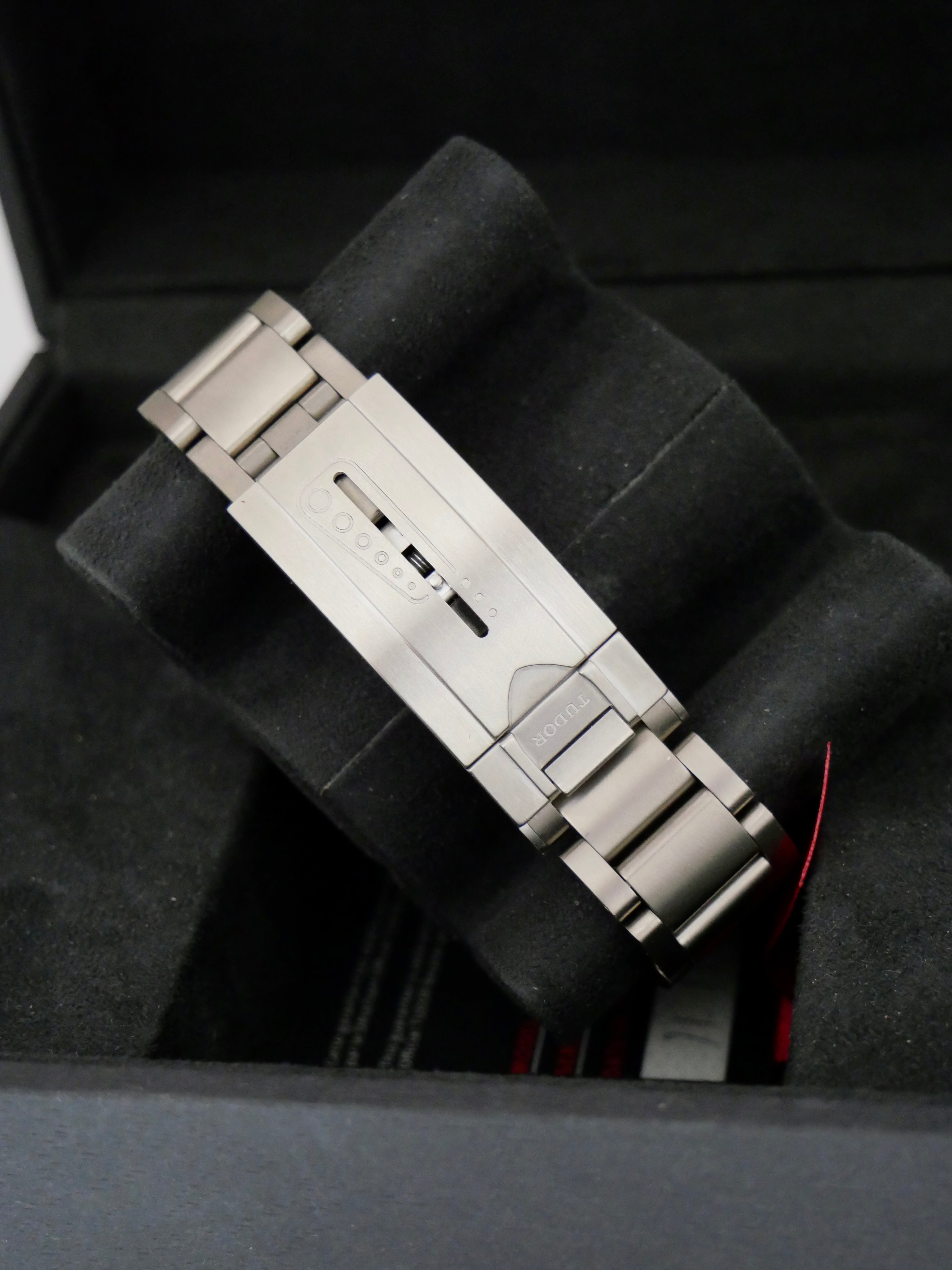 Tudor Pélagos LHD