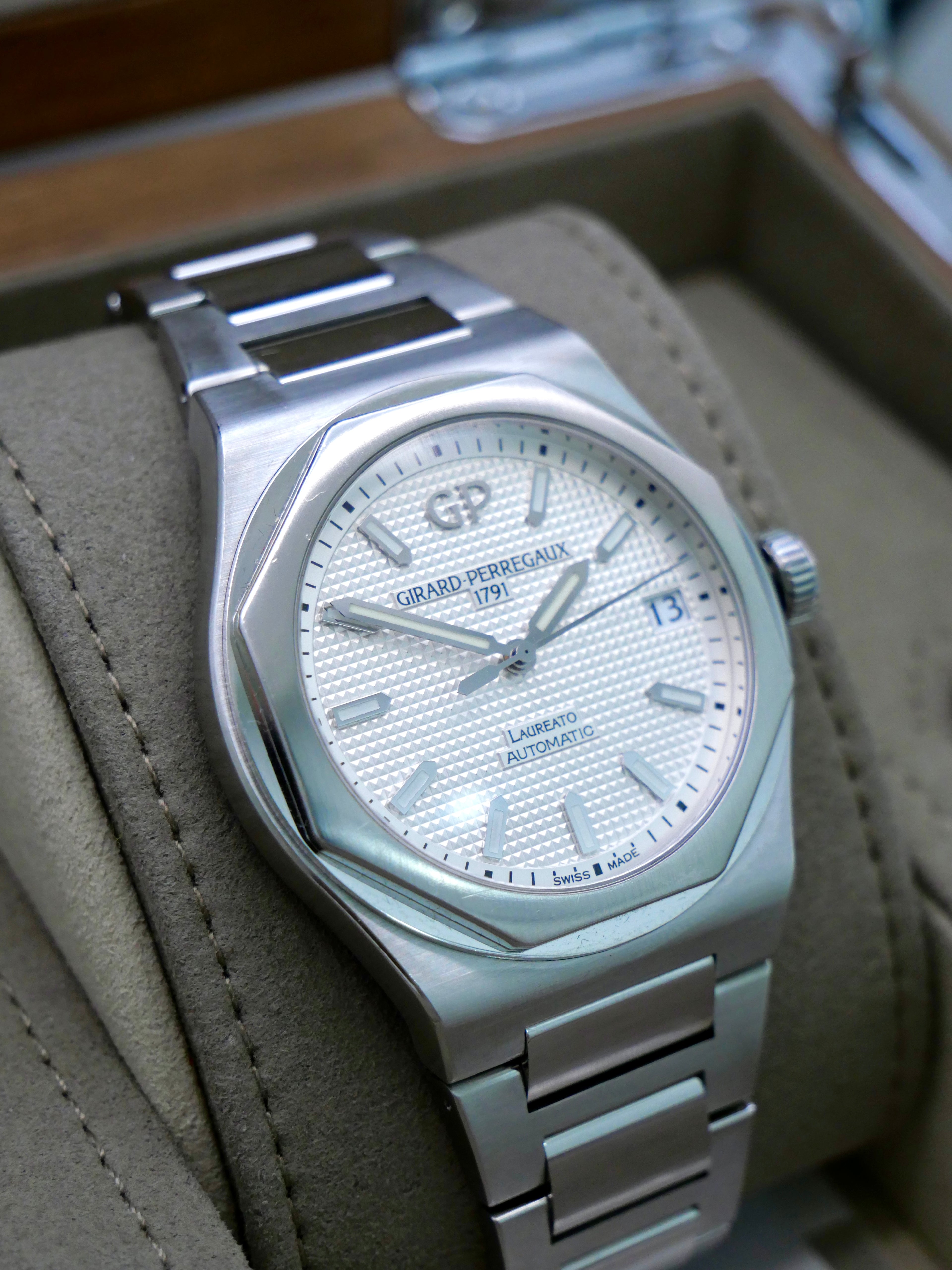Gerard-Perregaux Laureato