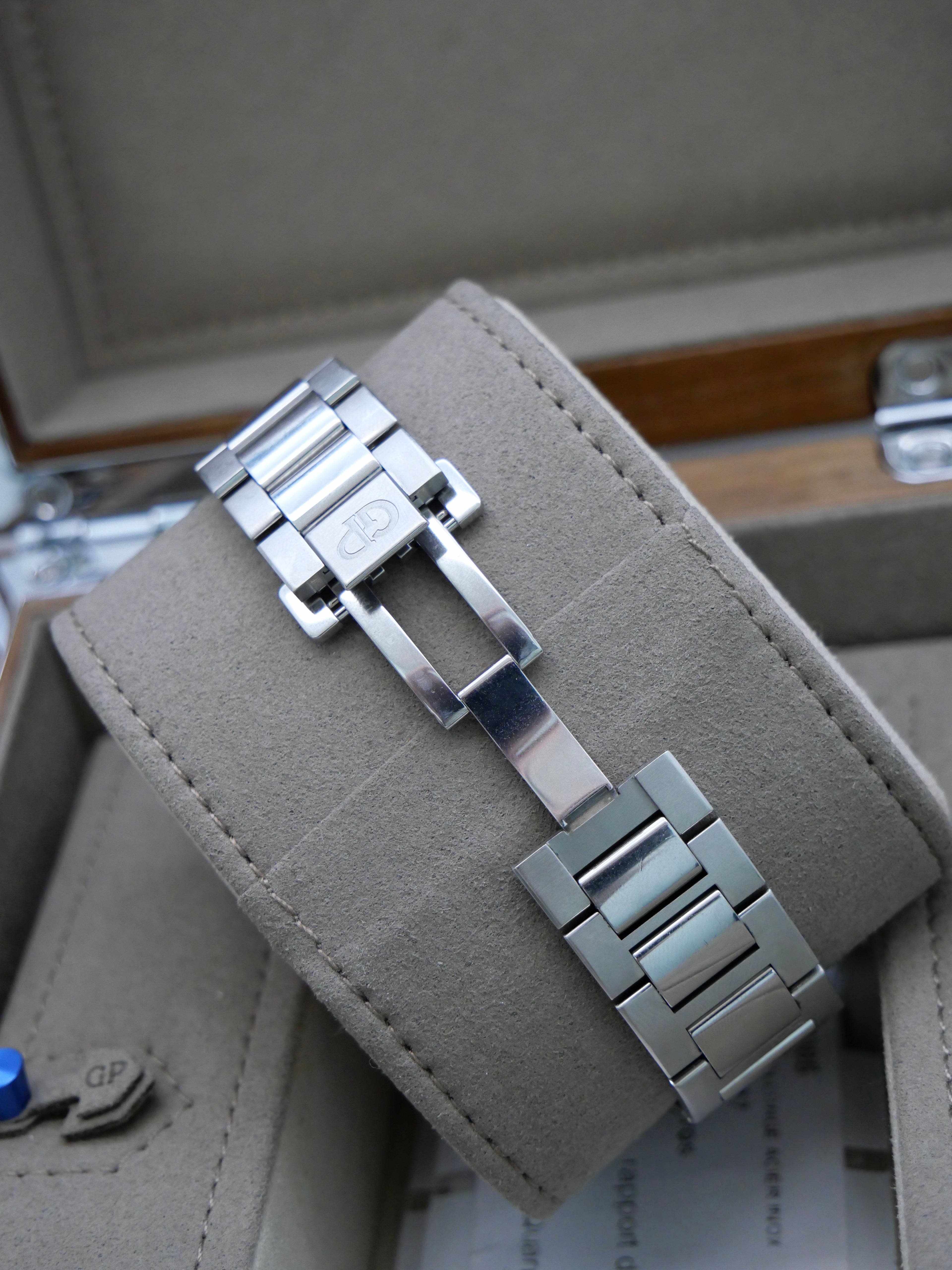 Gerard-Perregaux Laureato
