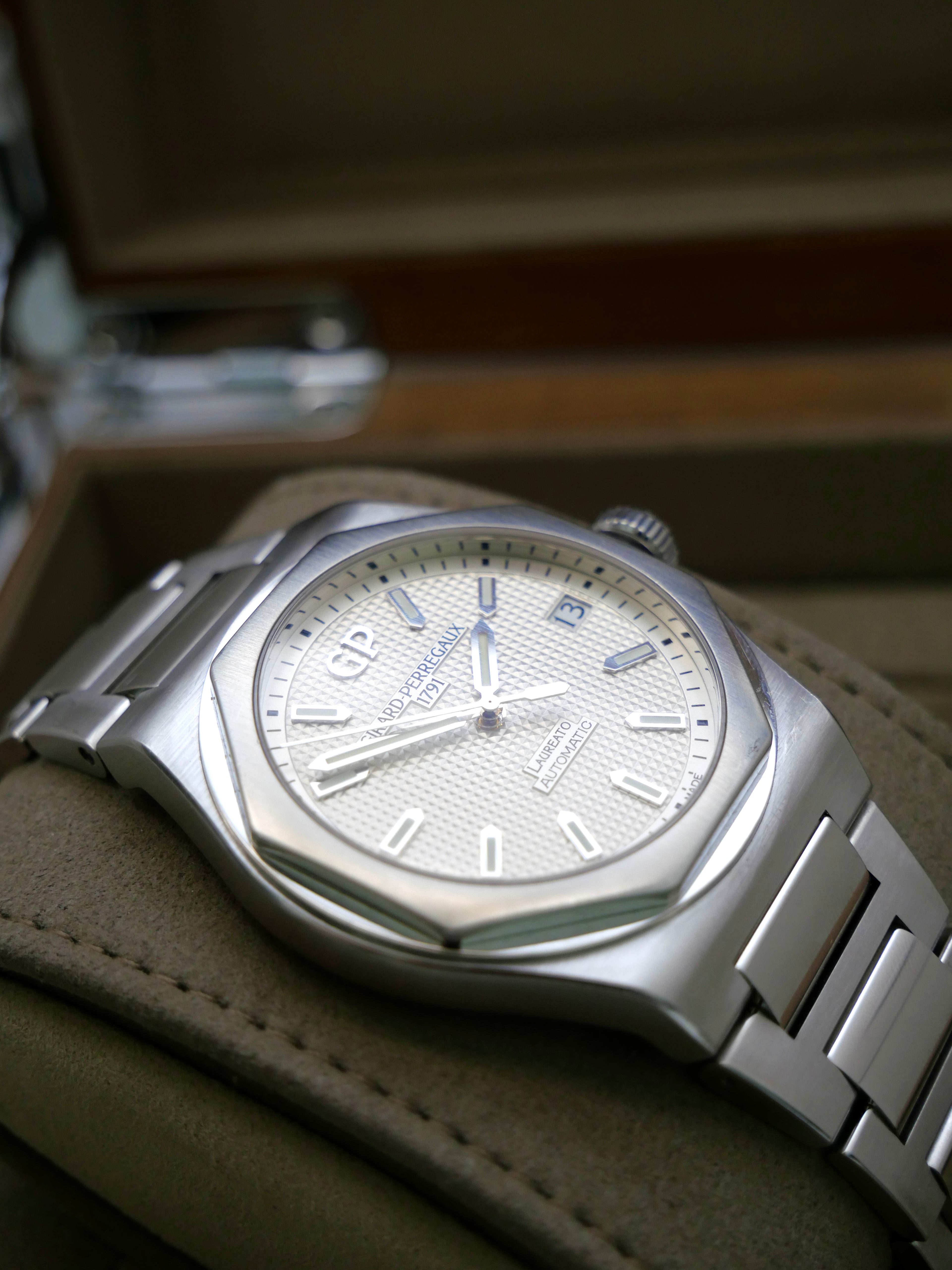 Gerard-Perregaux Laureato