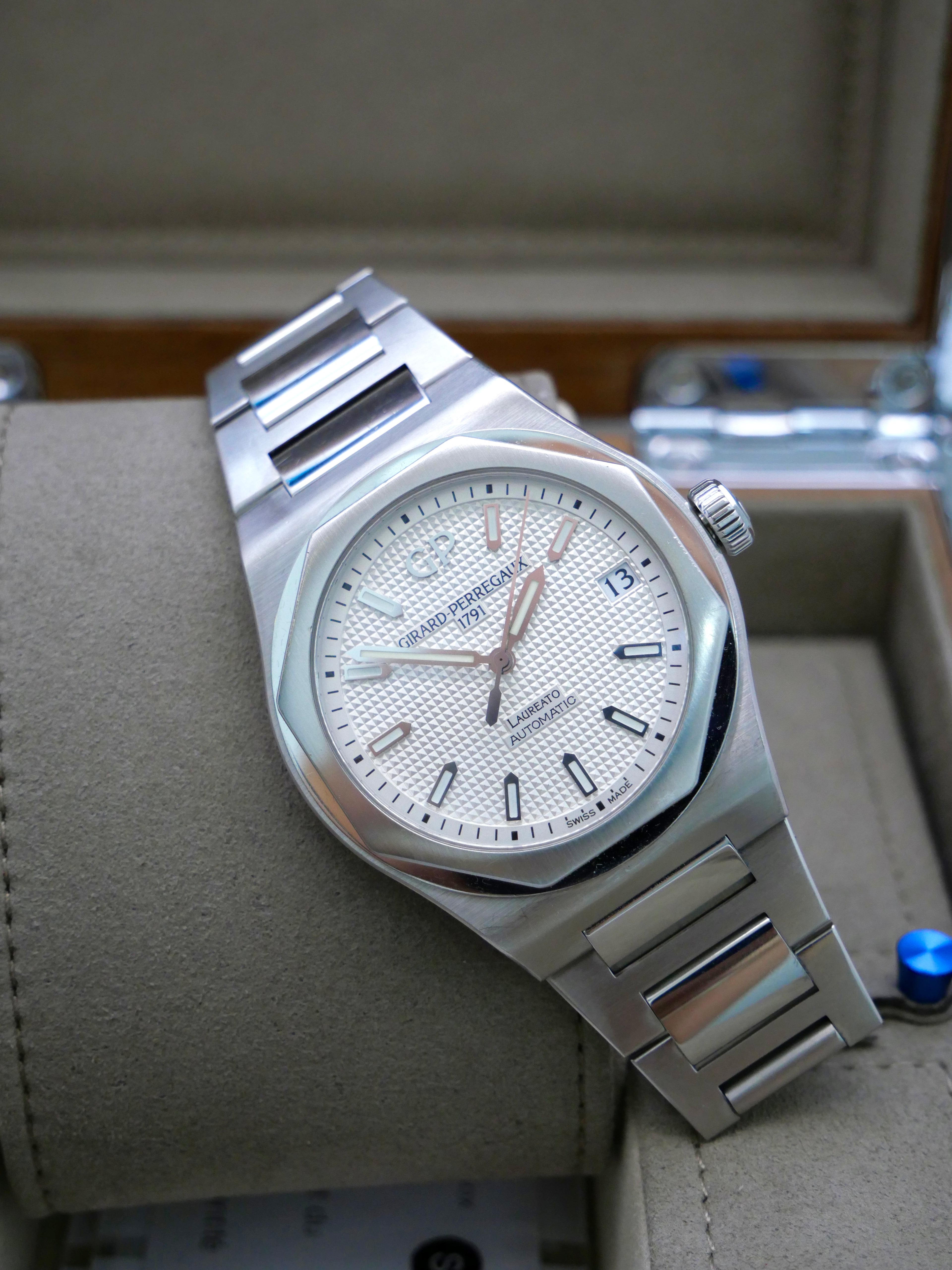 Gerard-Perregaux Laureato