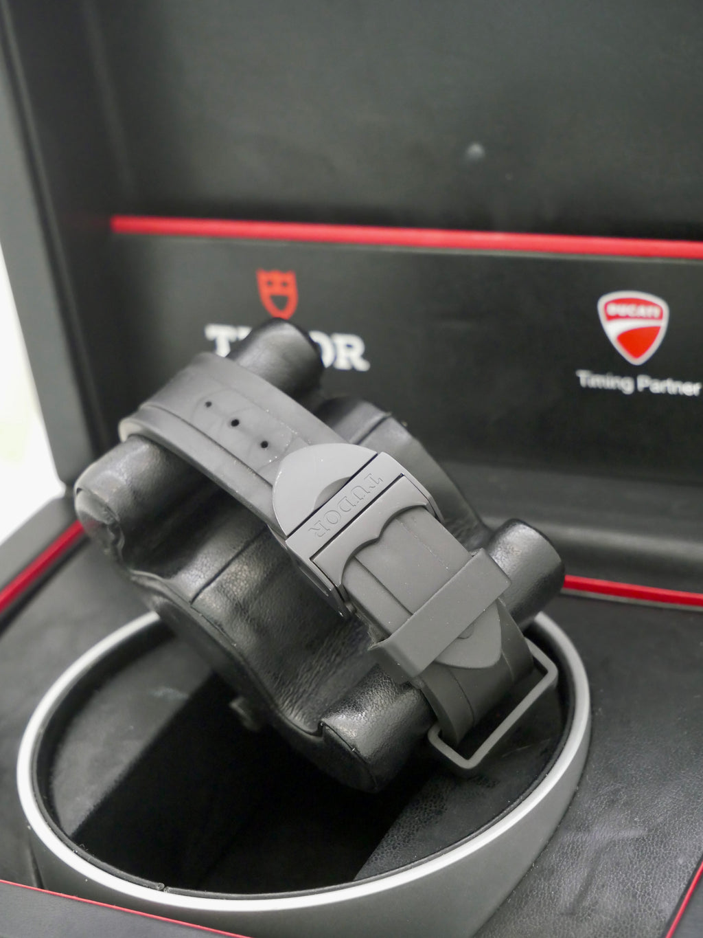 Tudor Fastrider Black Shield