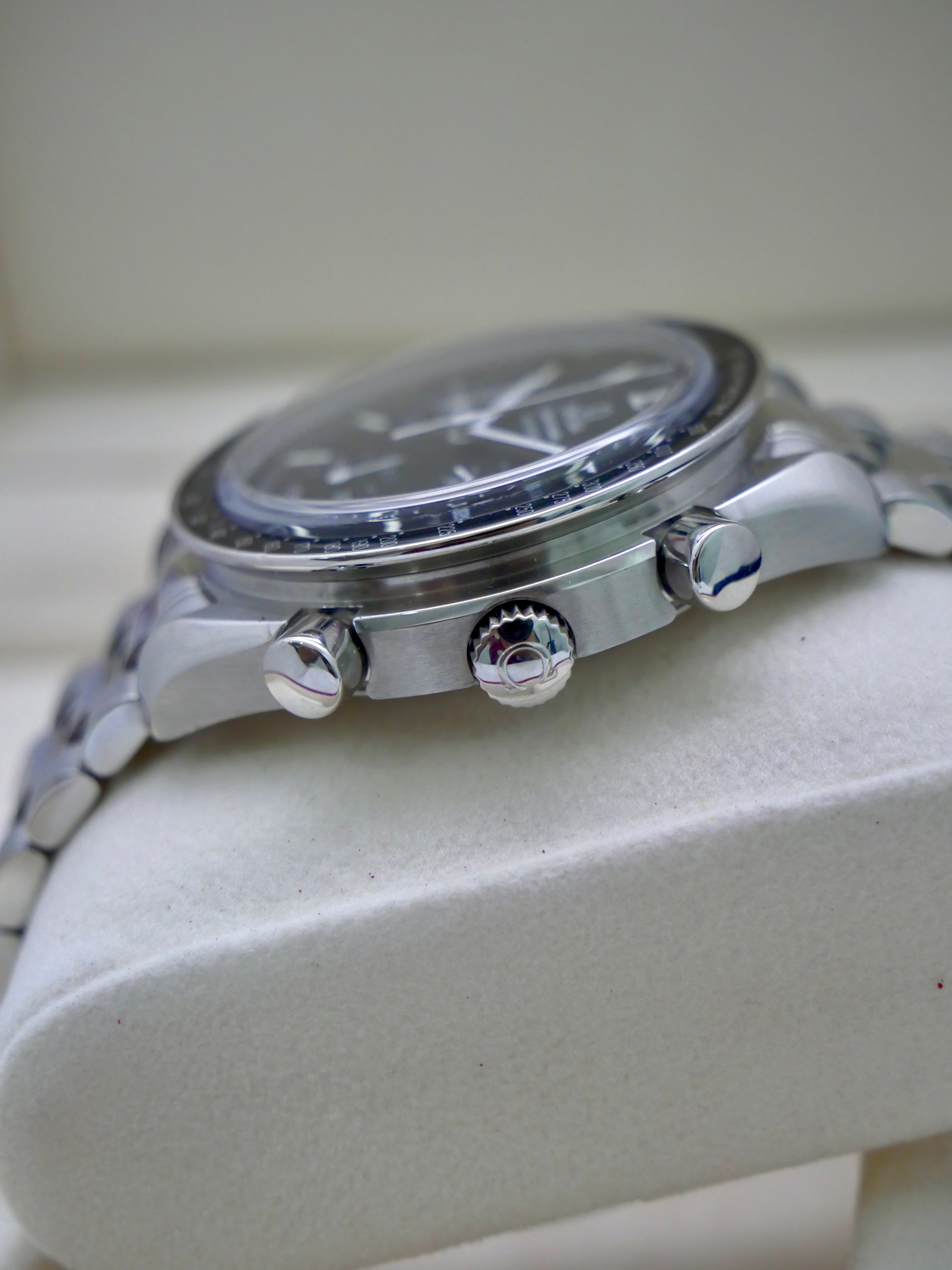 Omega Speedmaster Reduced Safira