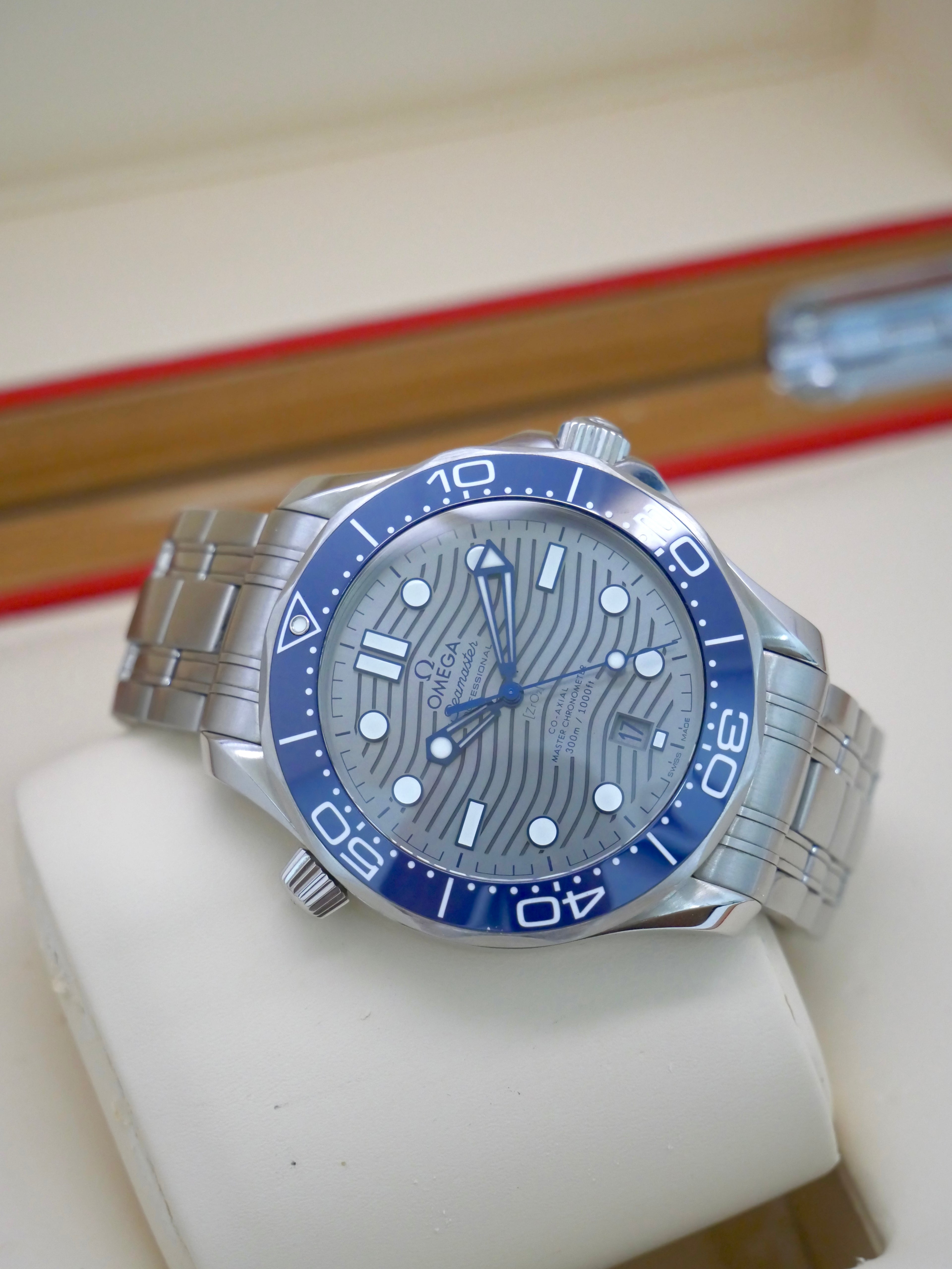 Omega Seamaster 300m